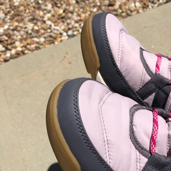 Sorel Youth Whitney Short Laced Boots. Size 5 - Picture 4 of 9